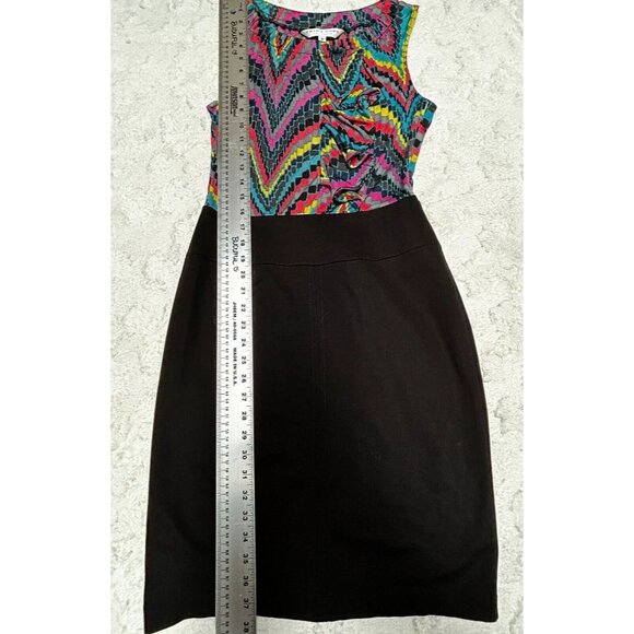 Trina Turk Women's Sleeveless Ruffle Sheath Dress Size 6 Black Abstract Multi - Picture 9 of 10